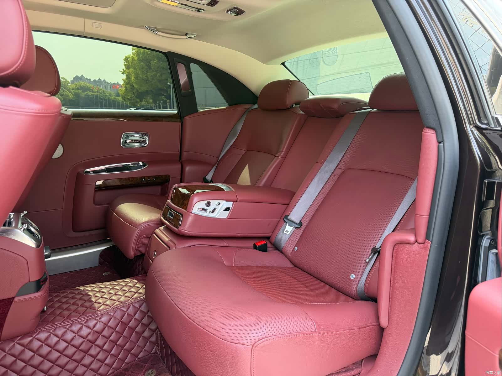Rolls-Royce Ghost, 2013 7