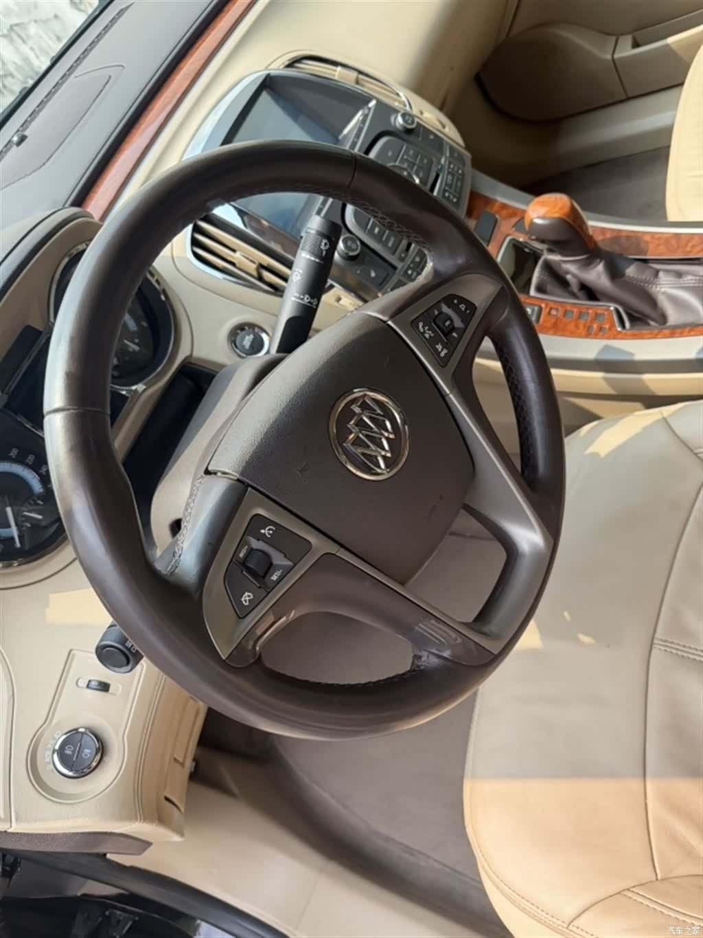 Buick LaCrosse, 2011 7