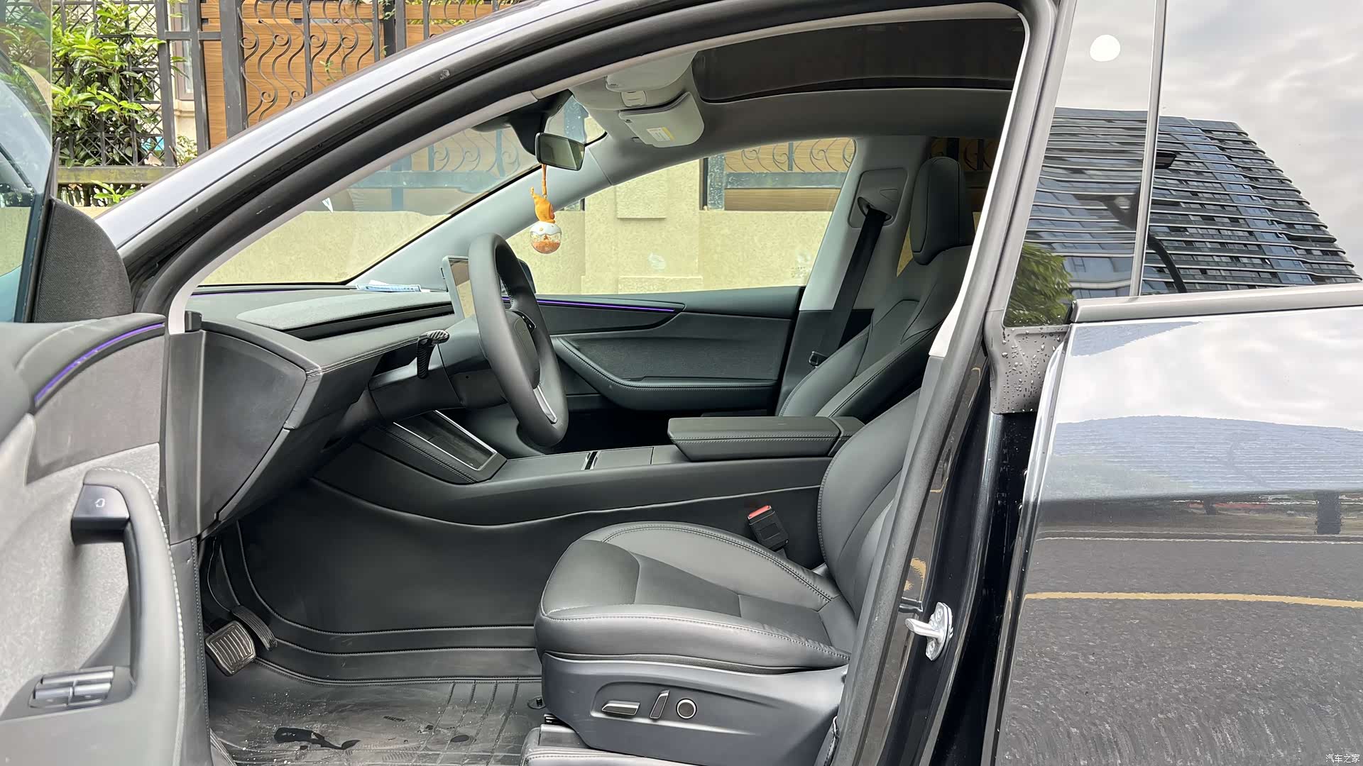 Tesla Model Y, 2025 8