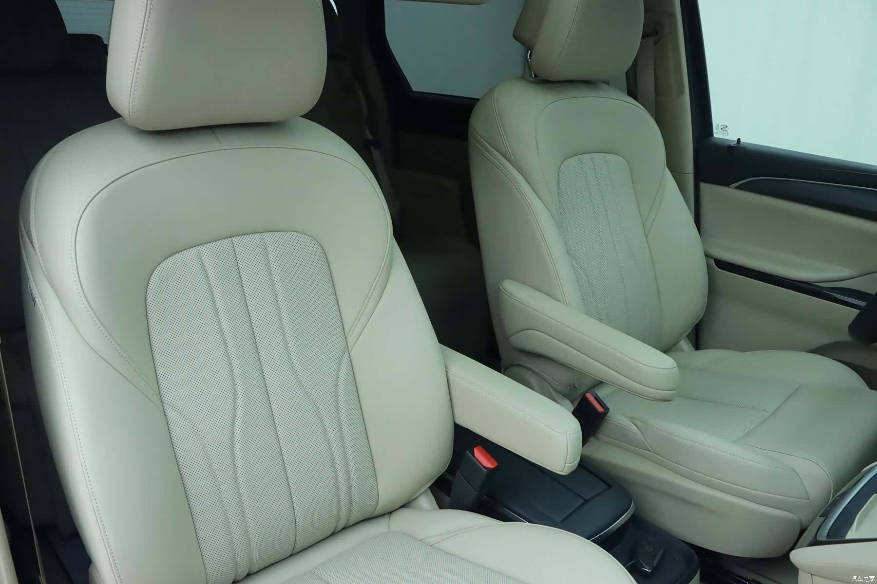 Buick GL8, 2025 10