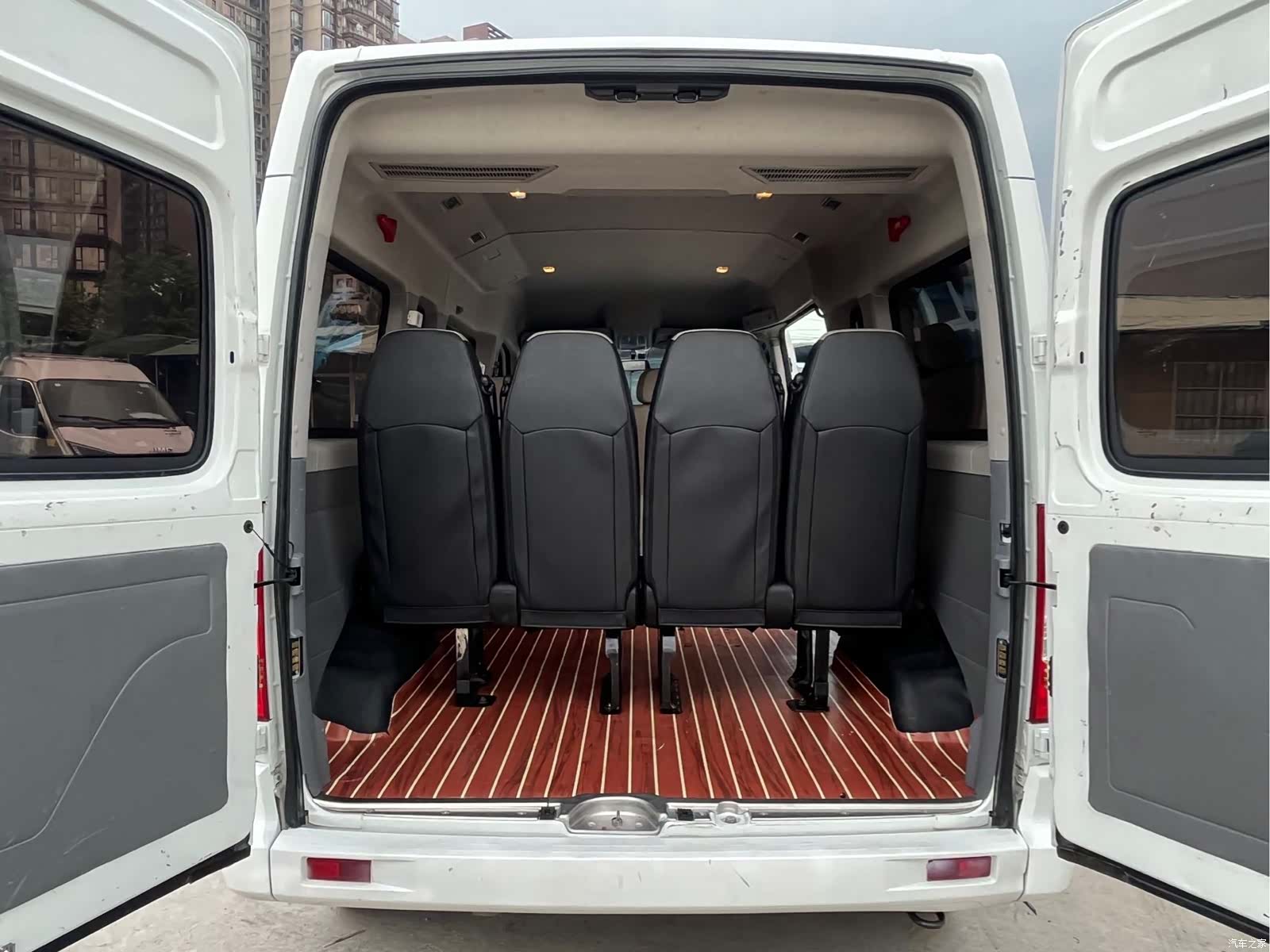 Maxus V80, 2024 13