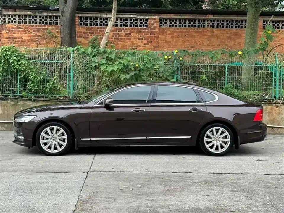 Volvo S90