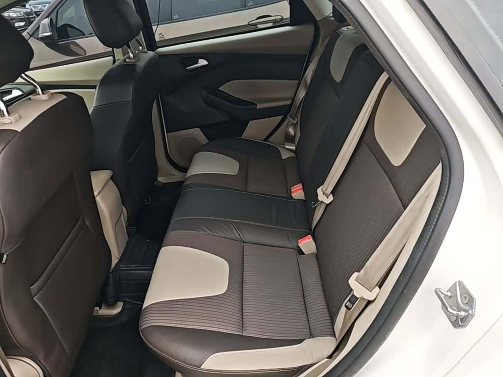 Ford Focus, 2014 17