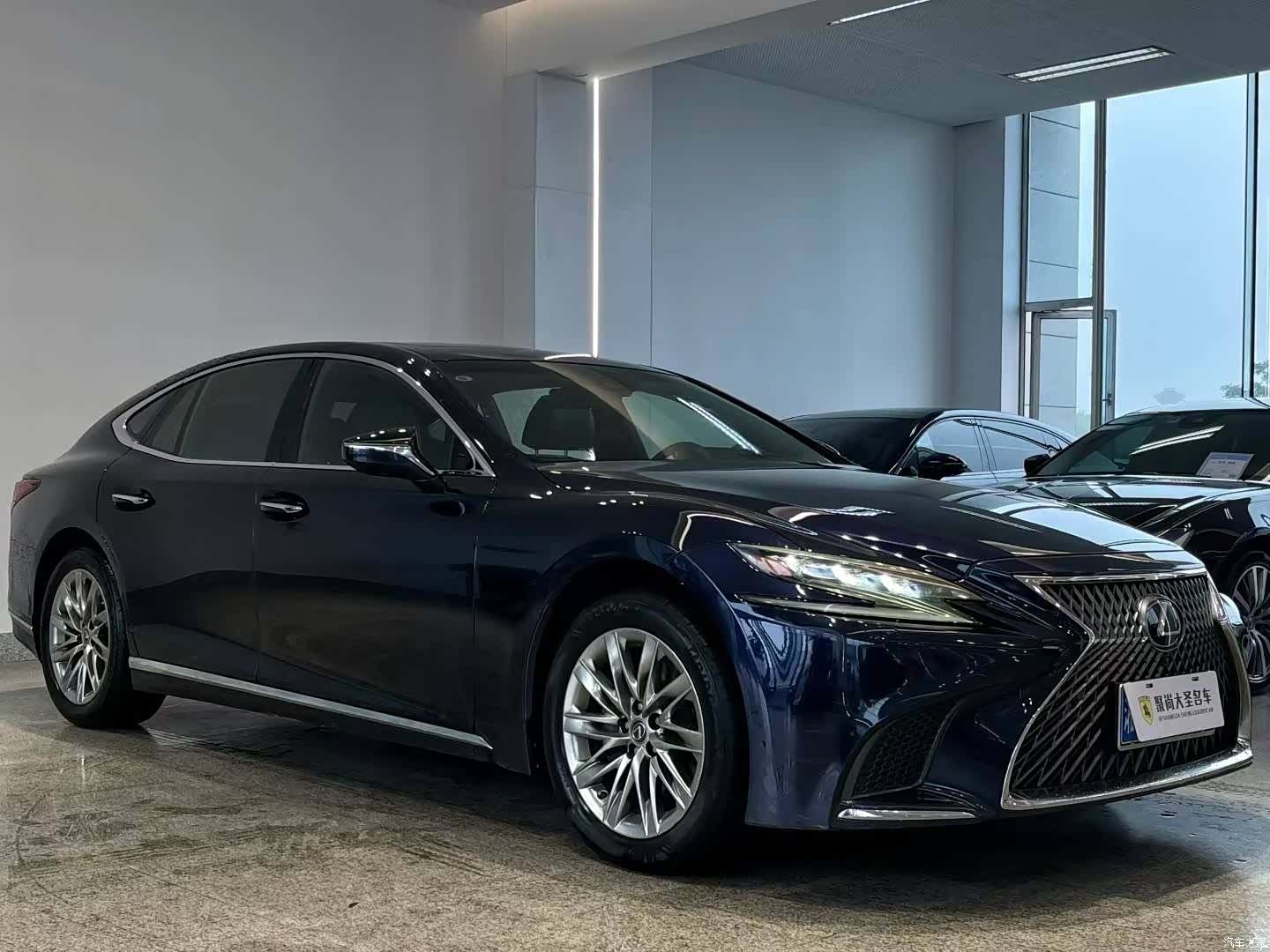 Lexus LS, 2018 3