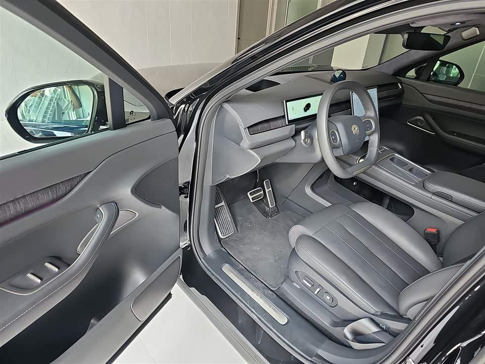 NIO ES8
