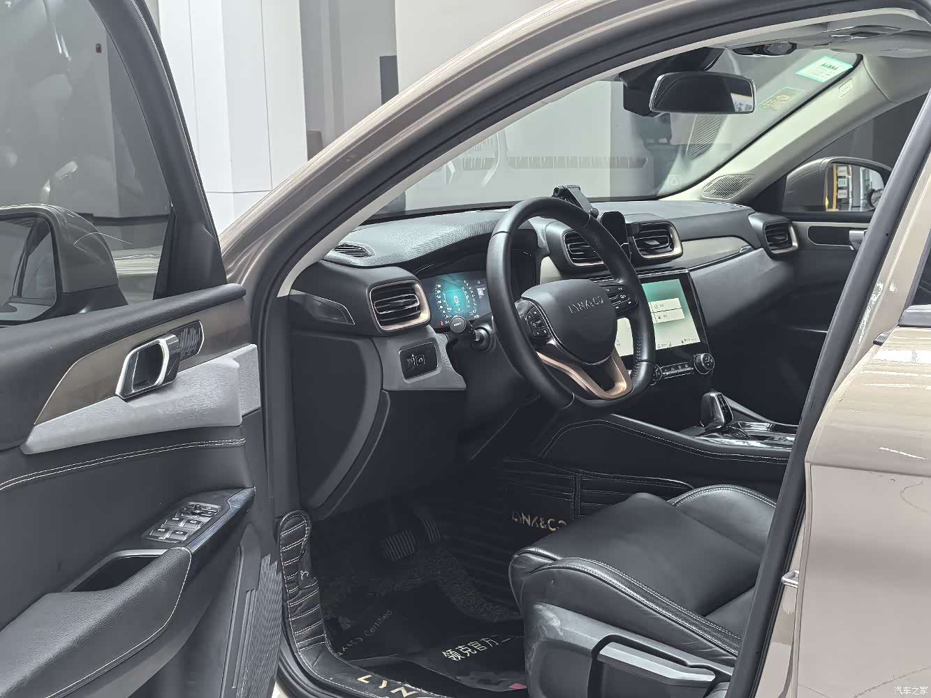 Lynk & Co 01, 2019 все фото