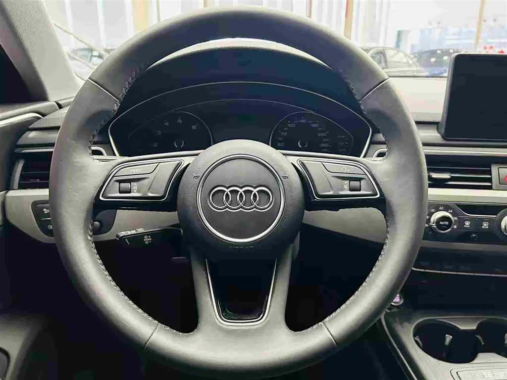 Audi A4L, 2019 15