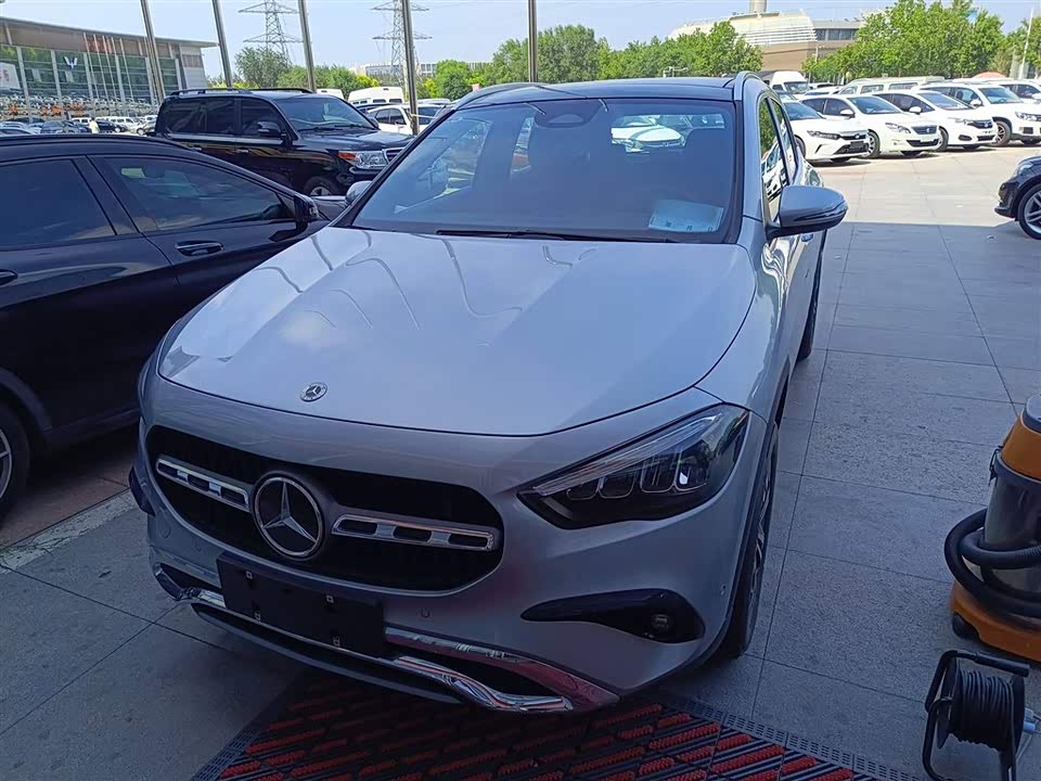 Mercedes-Benz GLA Mercedes-Benz GLA