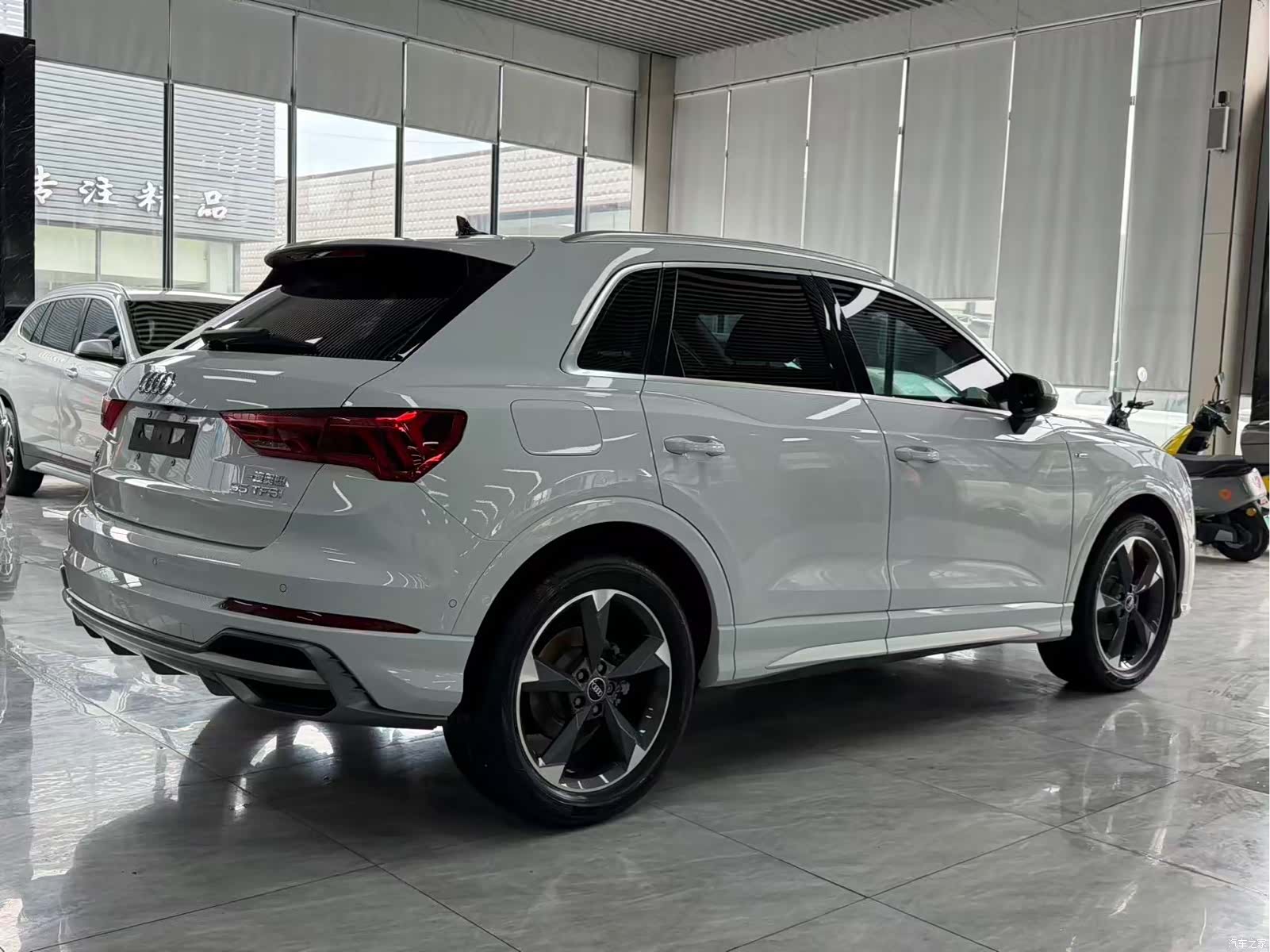 Audi Q3, 2022 10