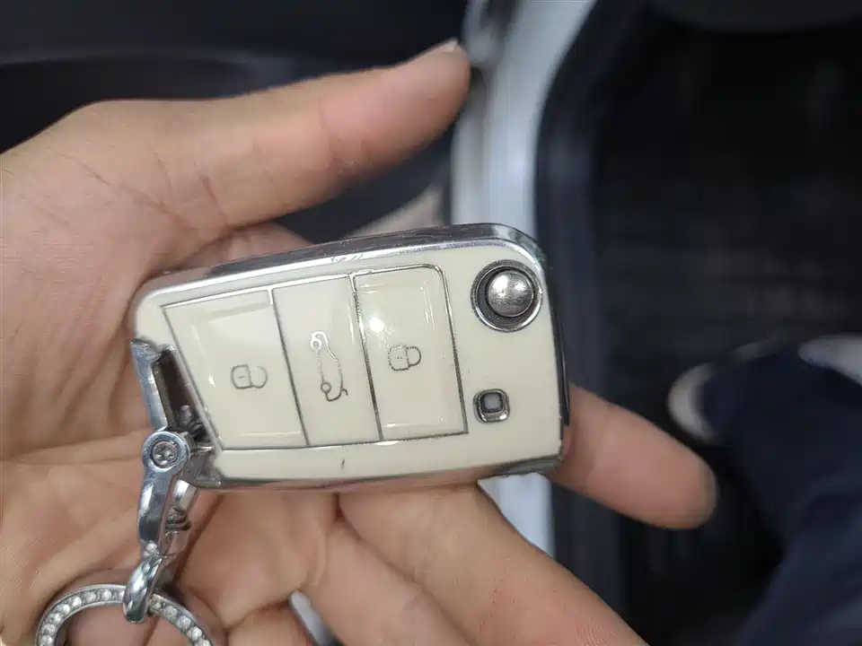 Volkswagen T-ROC exploring Songs