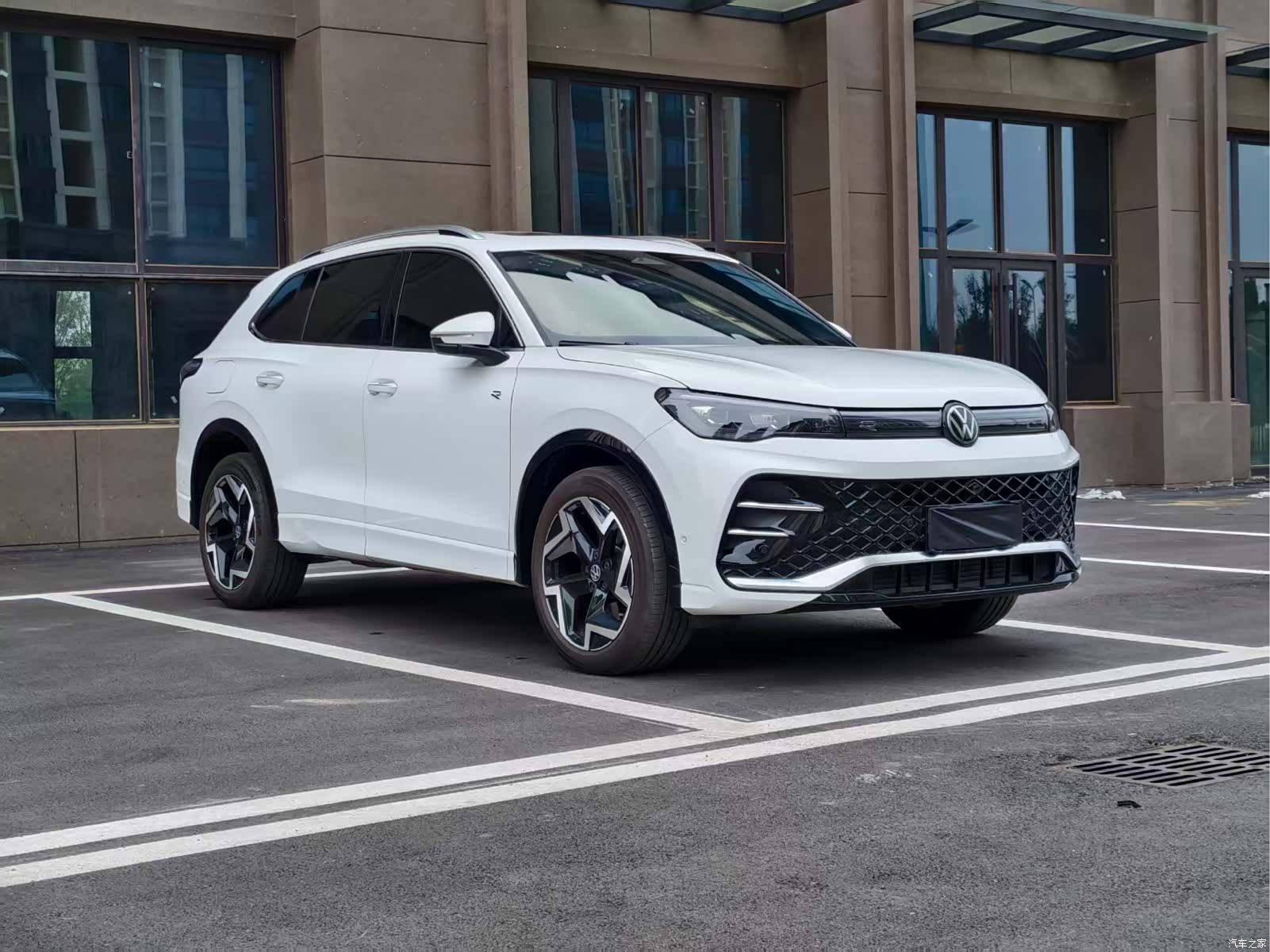 Volkswagen Tiguan L, 2025 3