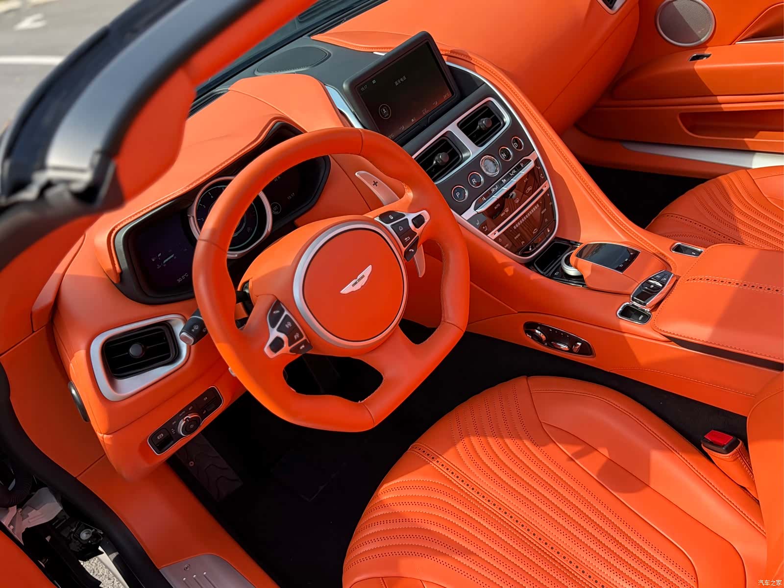 Aston Martin DB11, 2023 8
