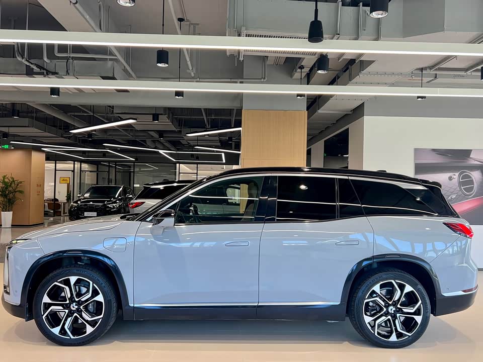NIO ES8
