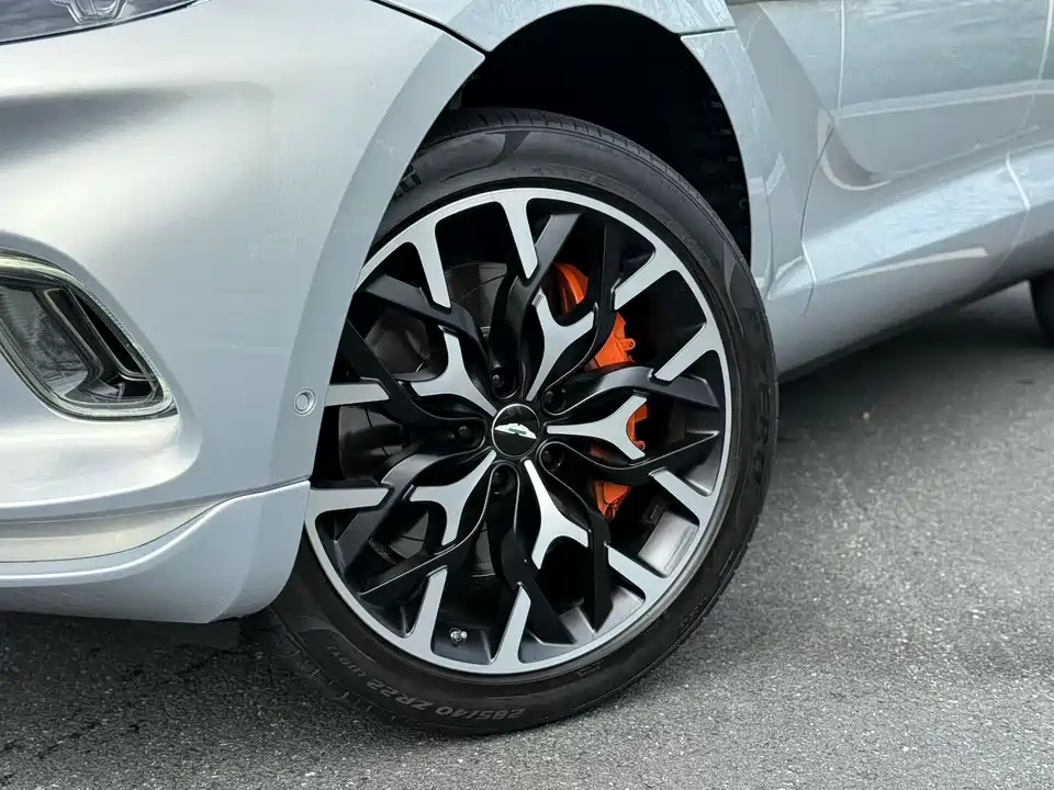Aston Martin DBX