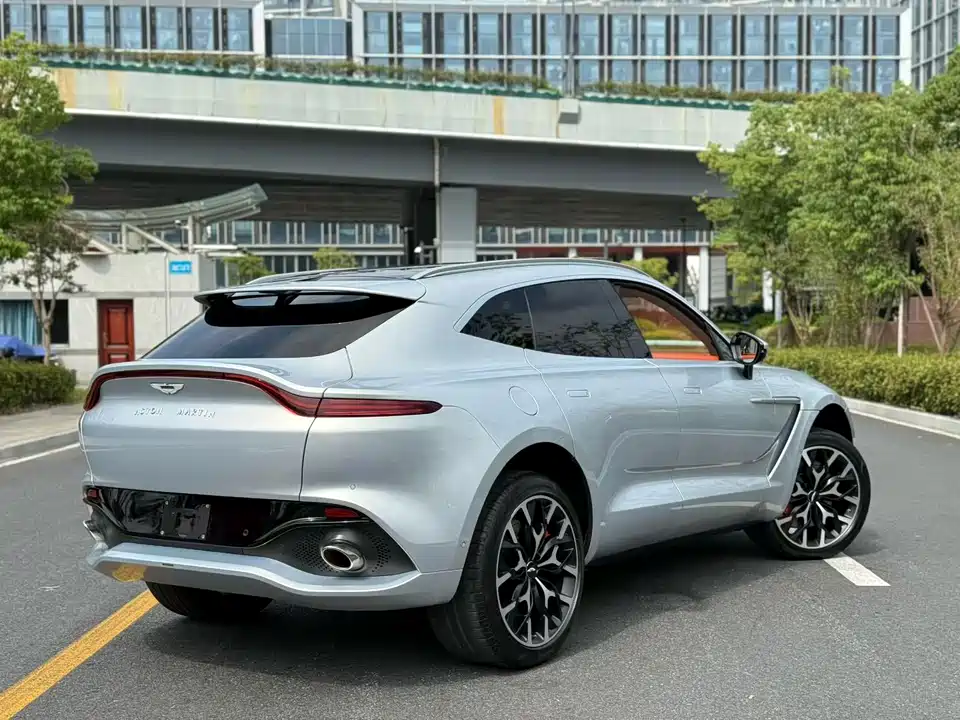 Aston Martin DBX