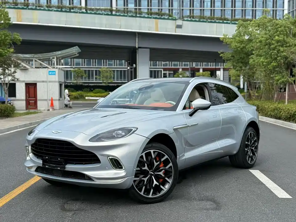 Aston Martin DBX