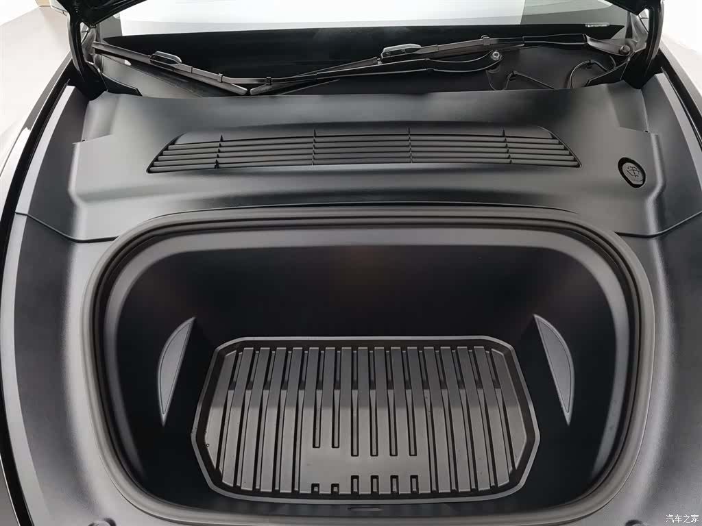 Tesla Model Y, 2023 6