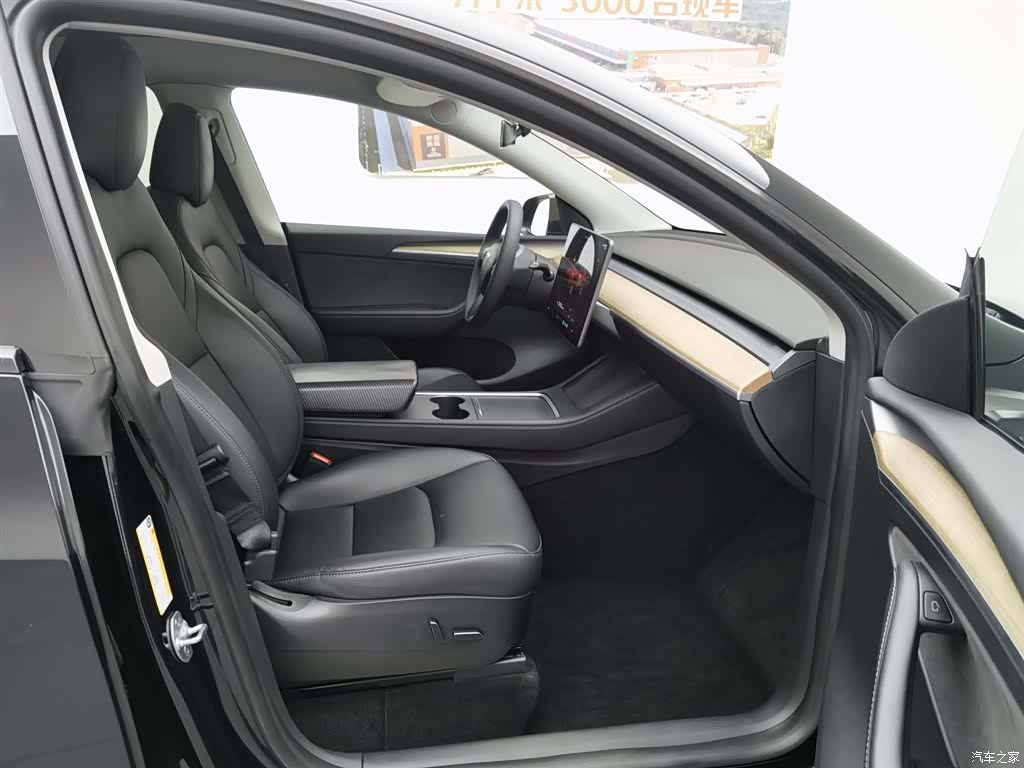 Tesla Model Y, 2023 23