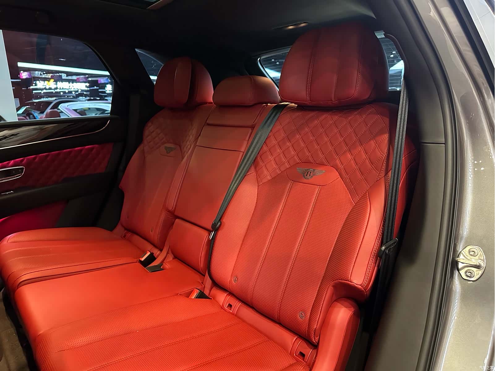 Bentley Bentayga, 2020 14