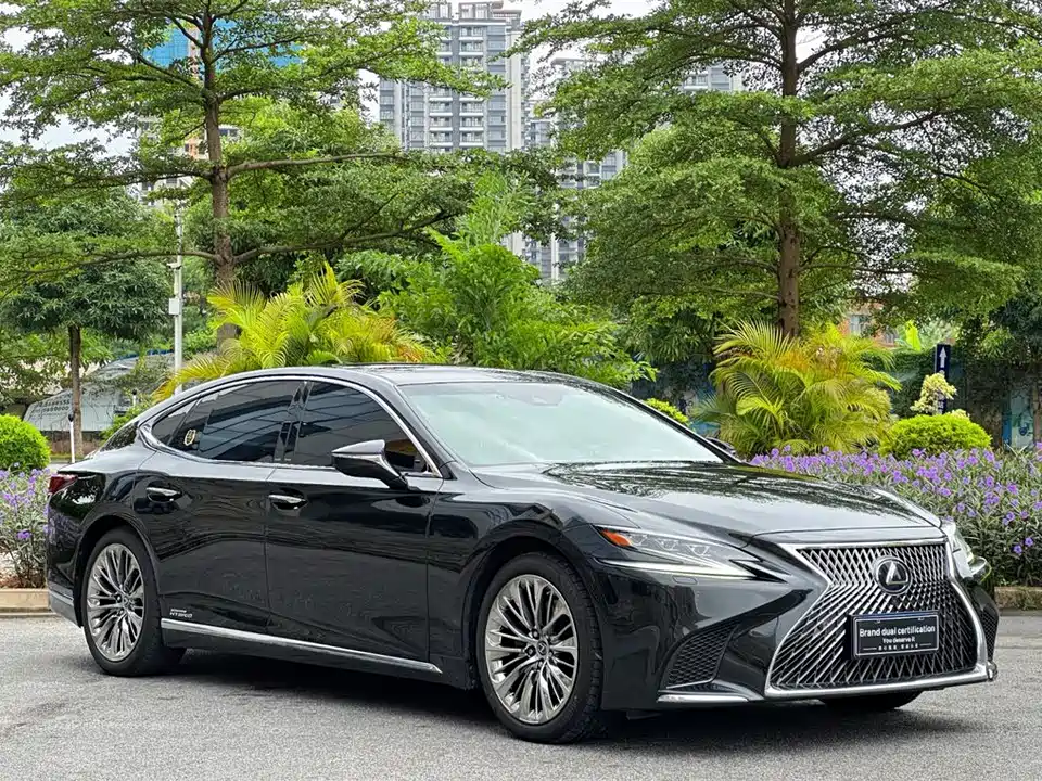 Lexus LS