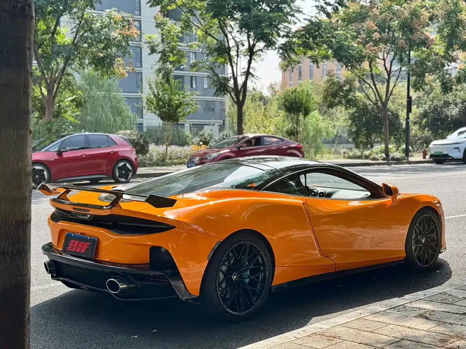 McLaren GT
