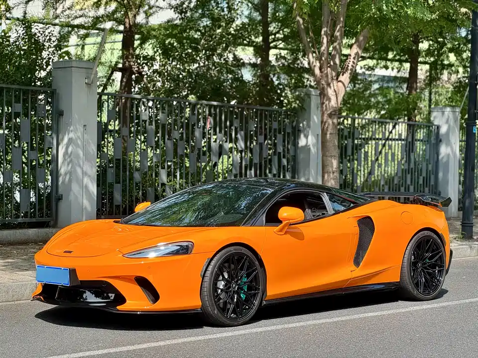 McLaren GT
