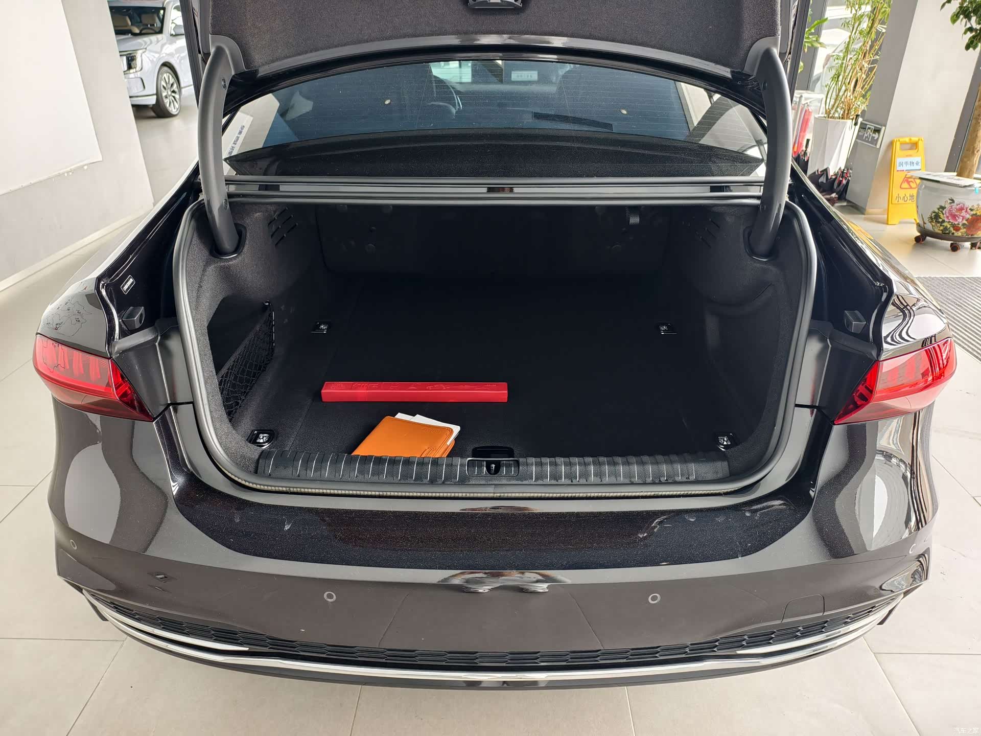 Audi A7L, 2024 15