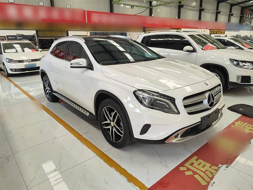 Mercedes-Benz GLA Mercedes-Benz GLA