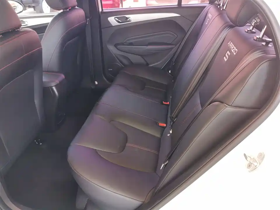 Chery Arrizo 5