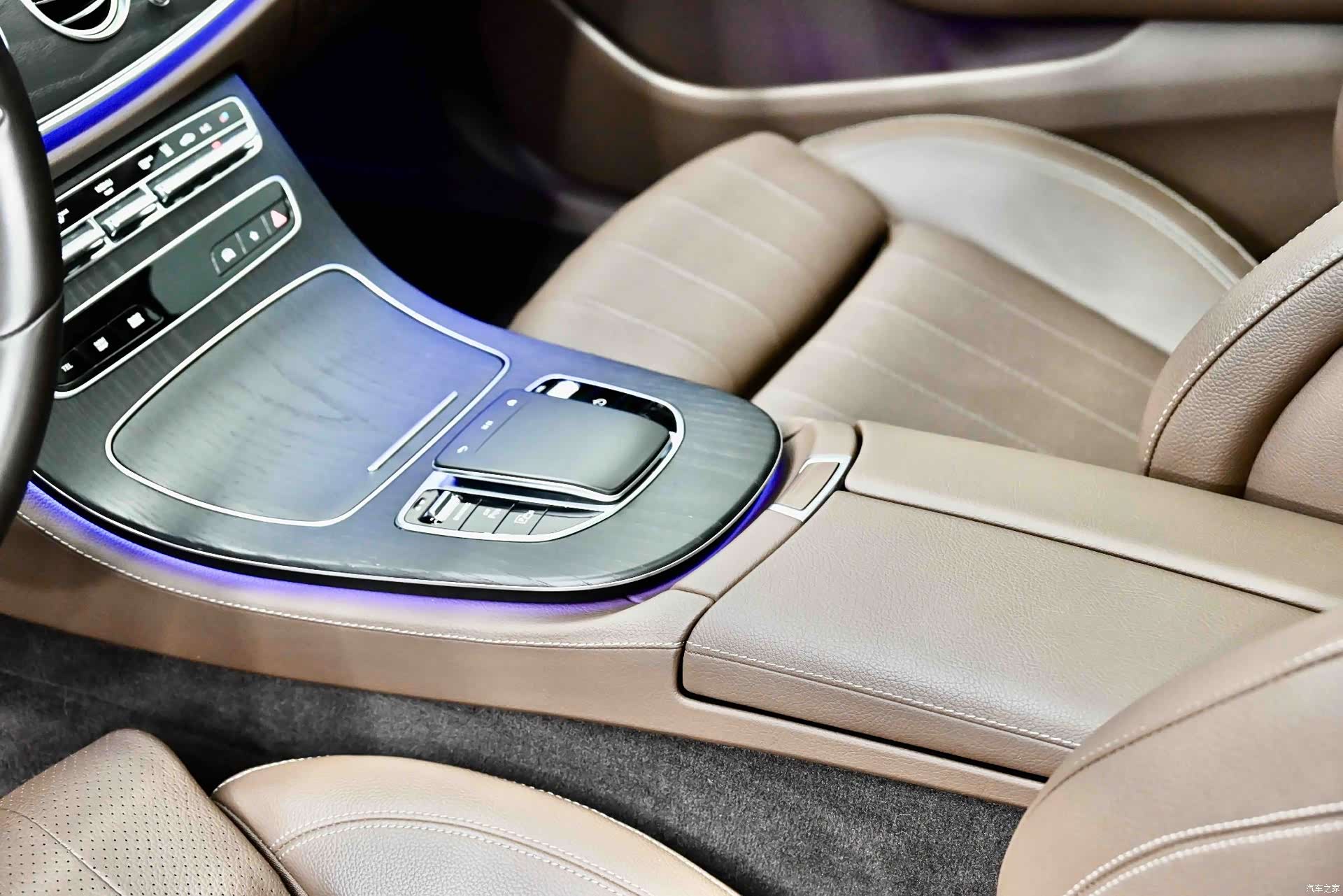 Mercedes-Benz E-Class, 2022 11