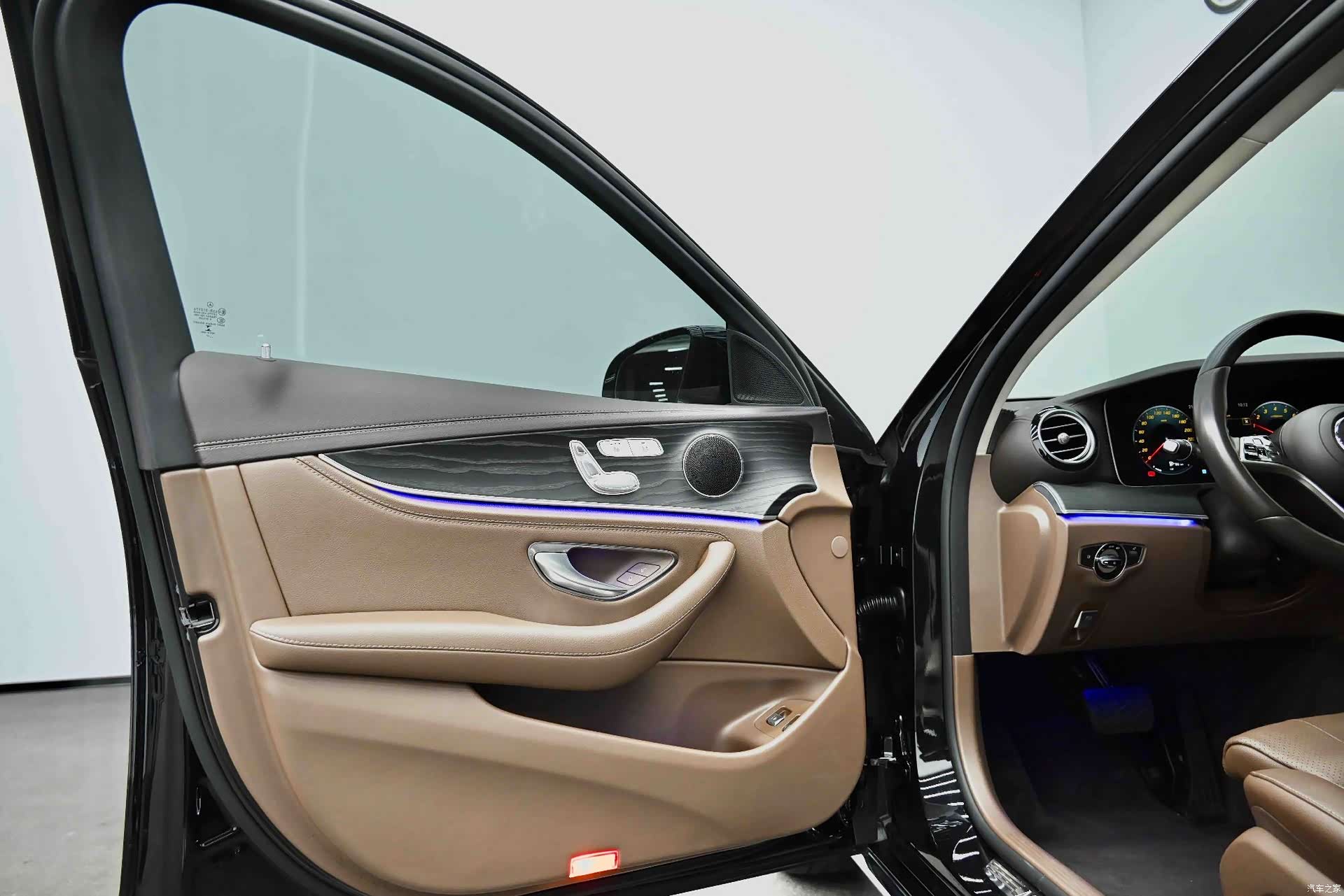 Mercedes-Benz E-Class, 2022 13