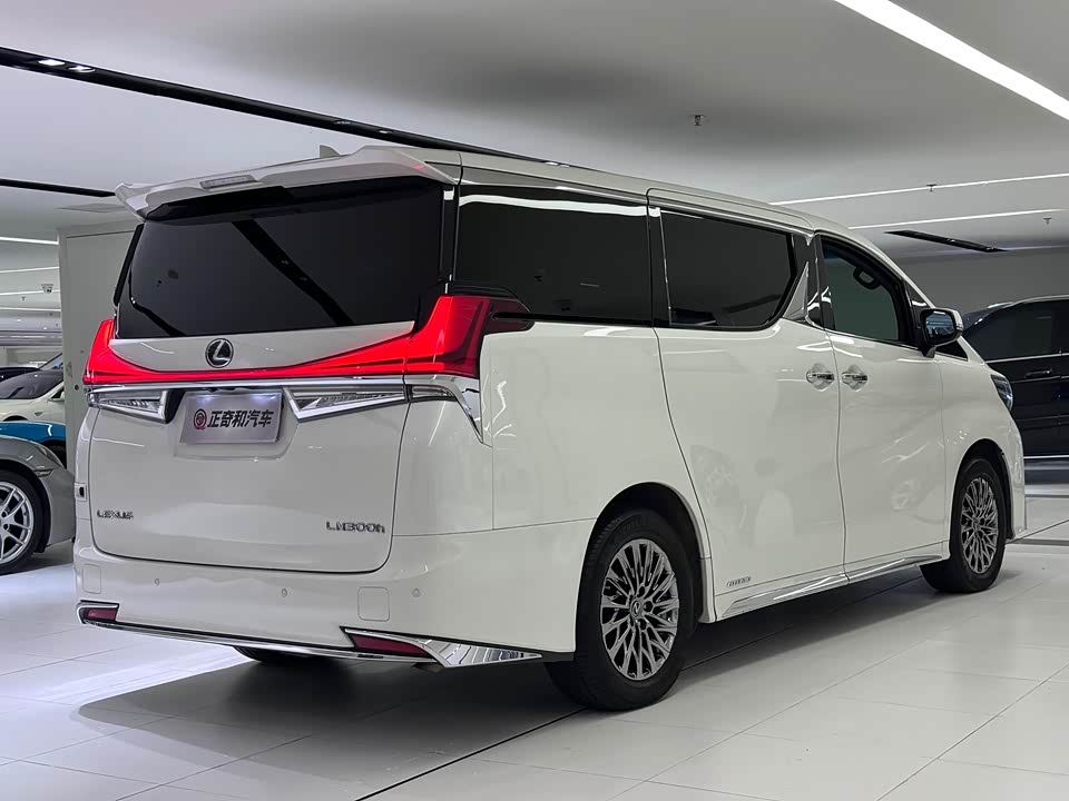 Lexus LM