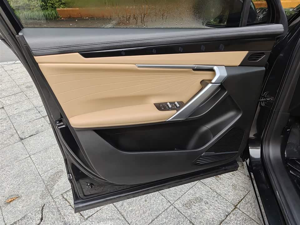 Geely Atlas L