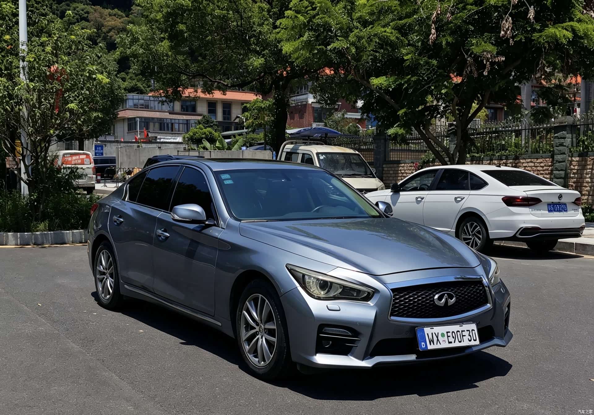 Infiniti Q50L, 2017 3