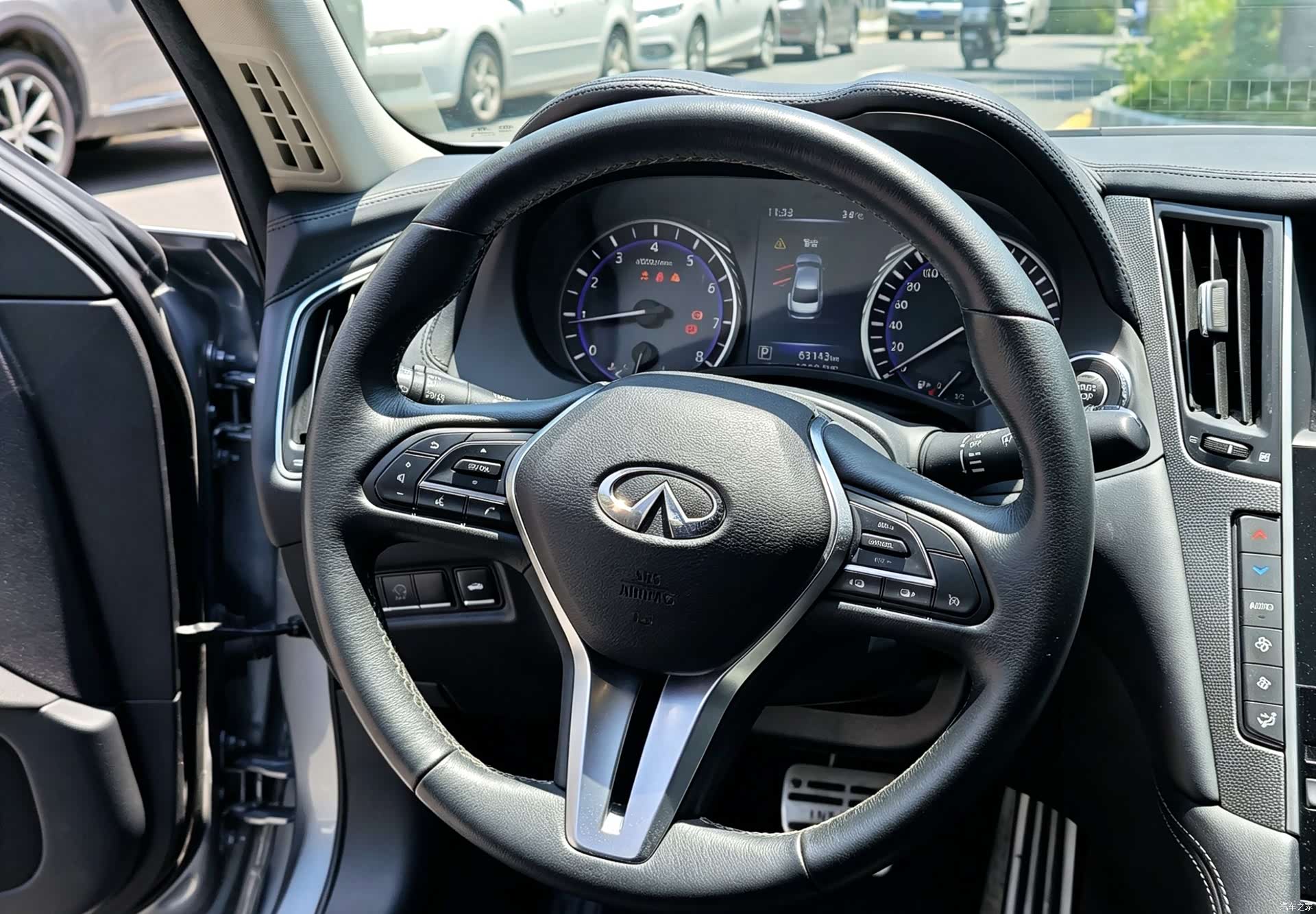 Infiniti Q50L, 2017 11