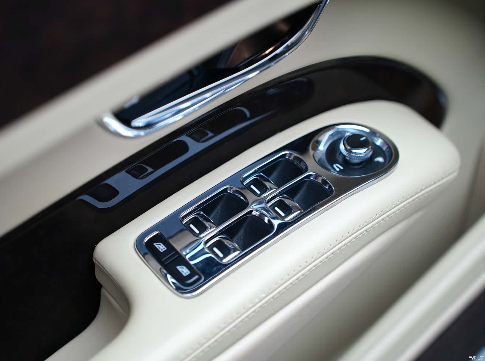 Bentley Mulsanne, 2011 7