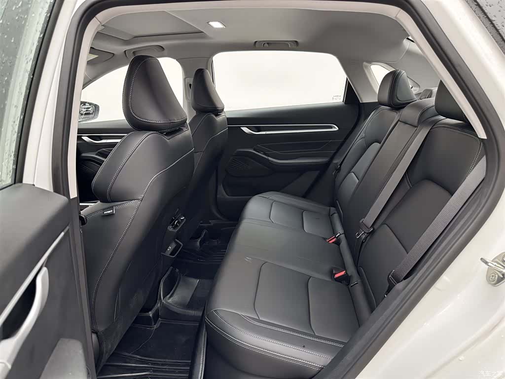 Geely Emgrand, 2026 15