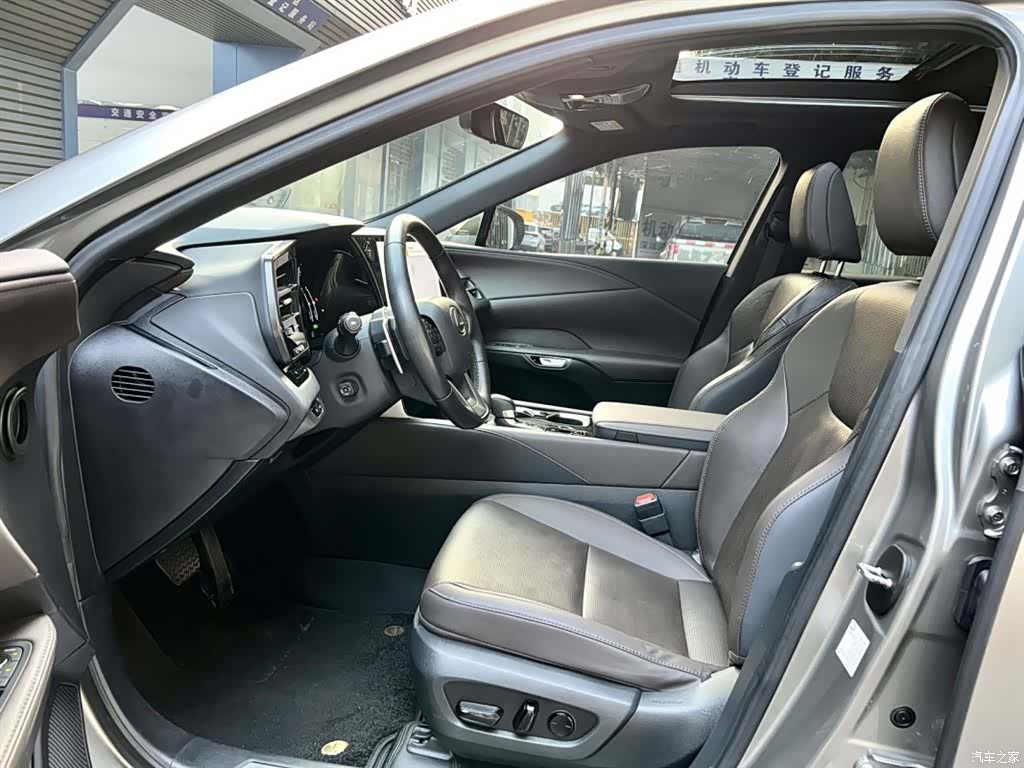 Lexus RX, 2023 4