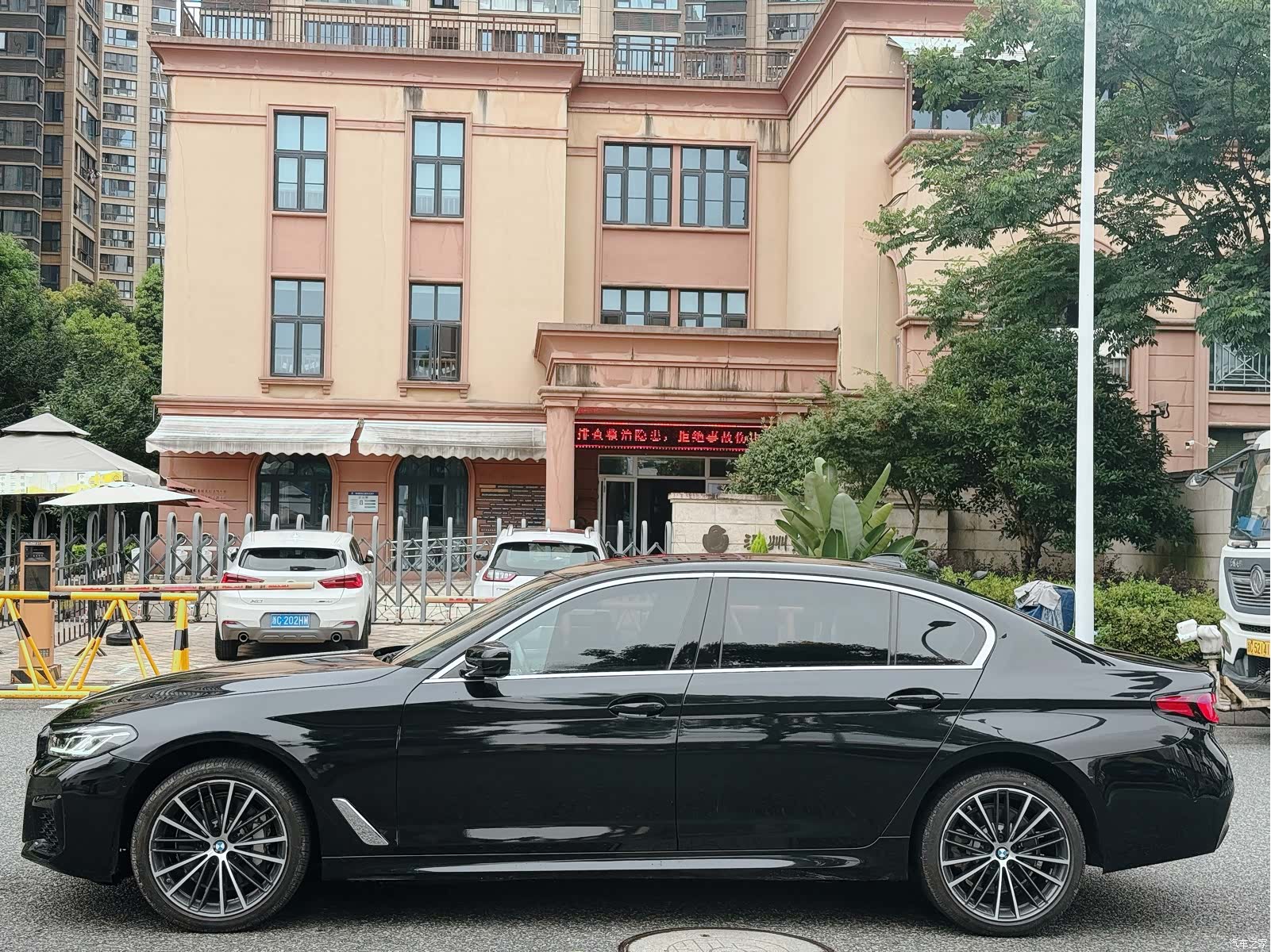 BMW 5 Series, 2023 4