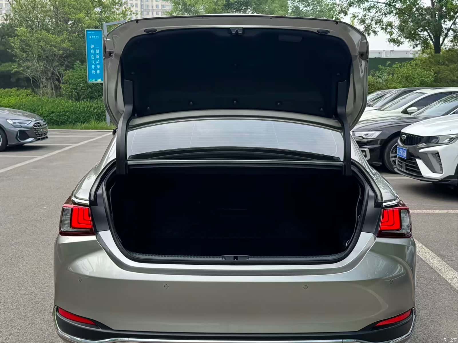 Lexus ES, 2023 16