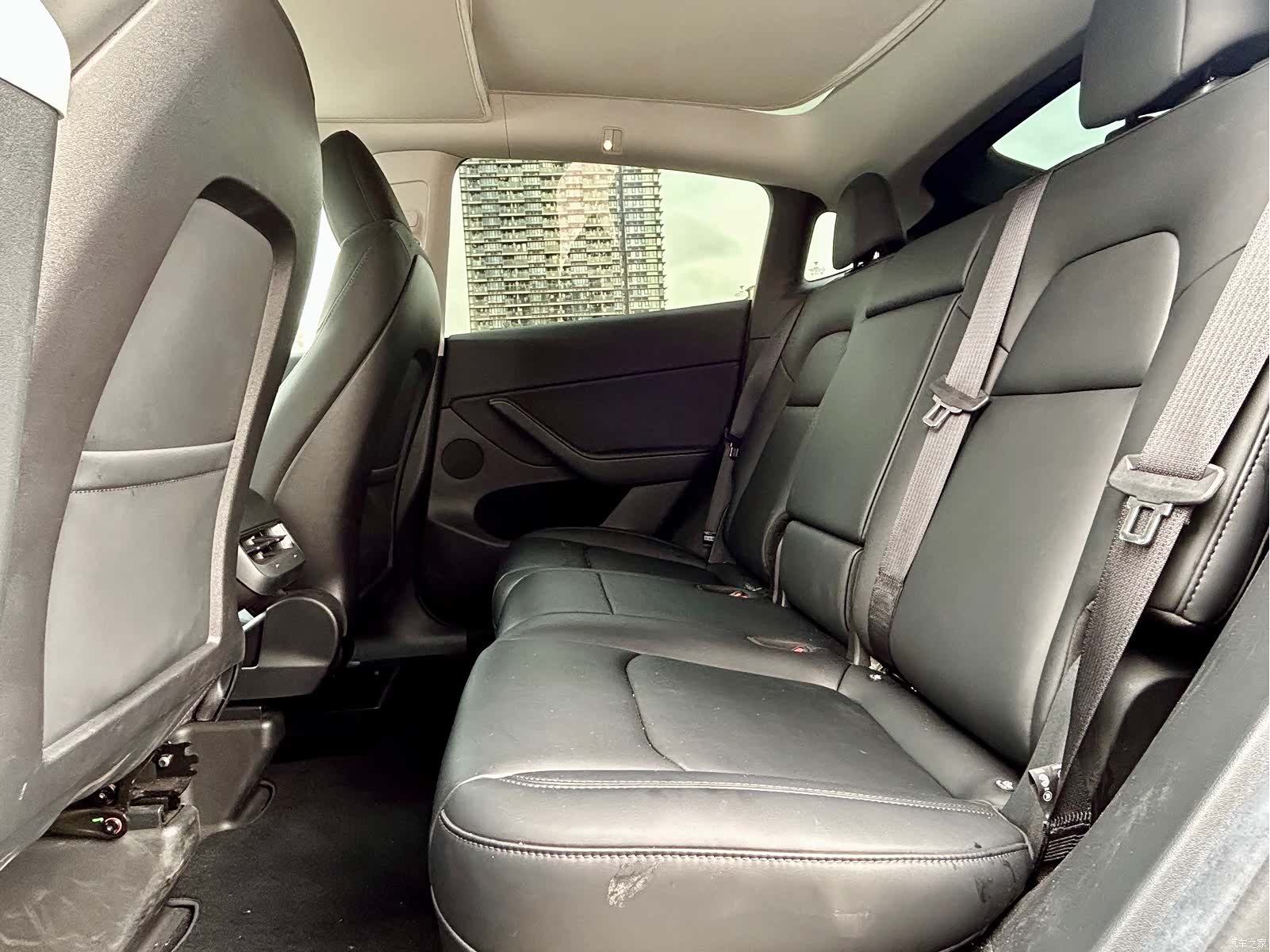 Tesla Model Y, 2023 10