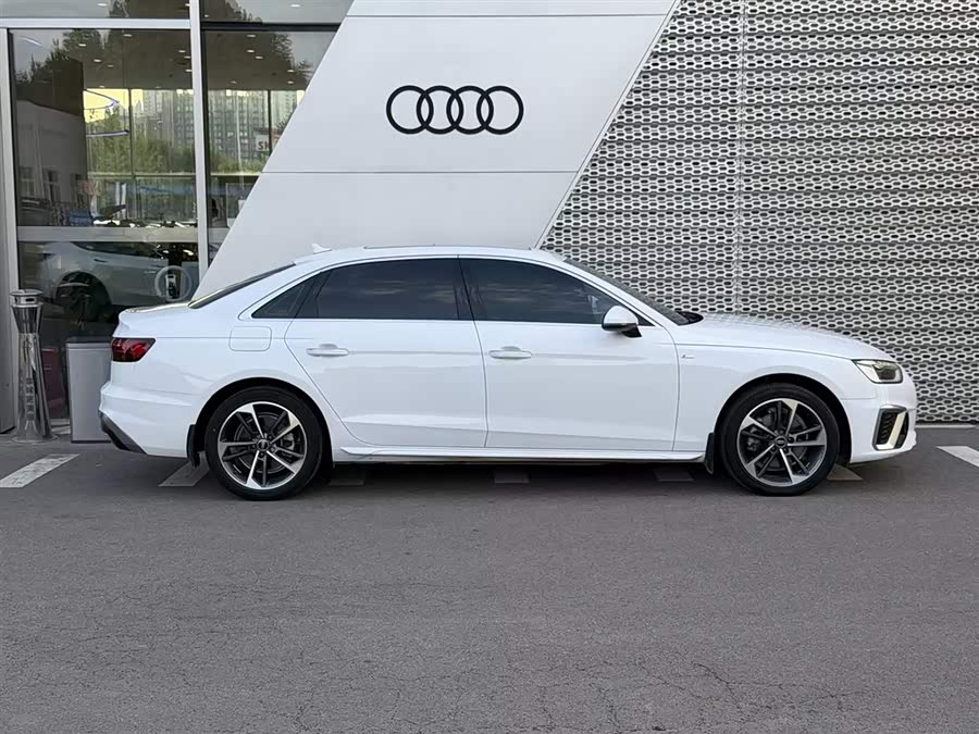Audi A4L 2024, фото 3