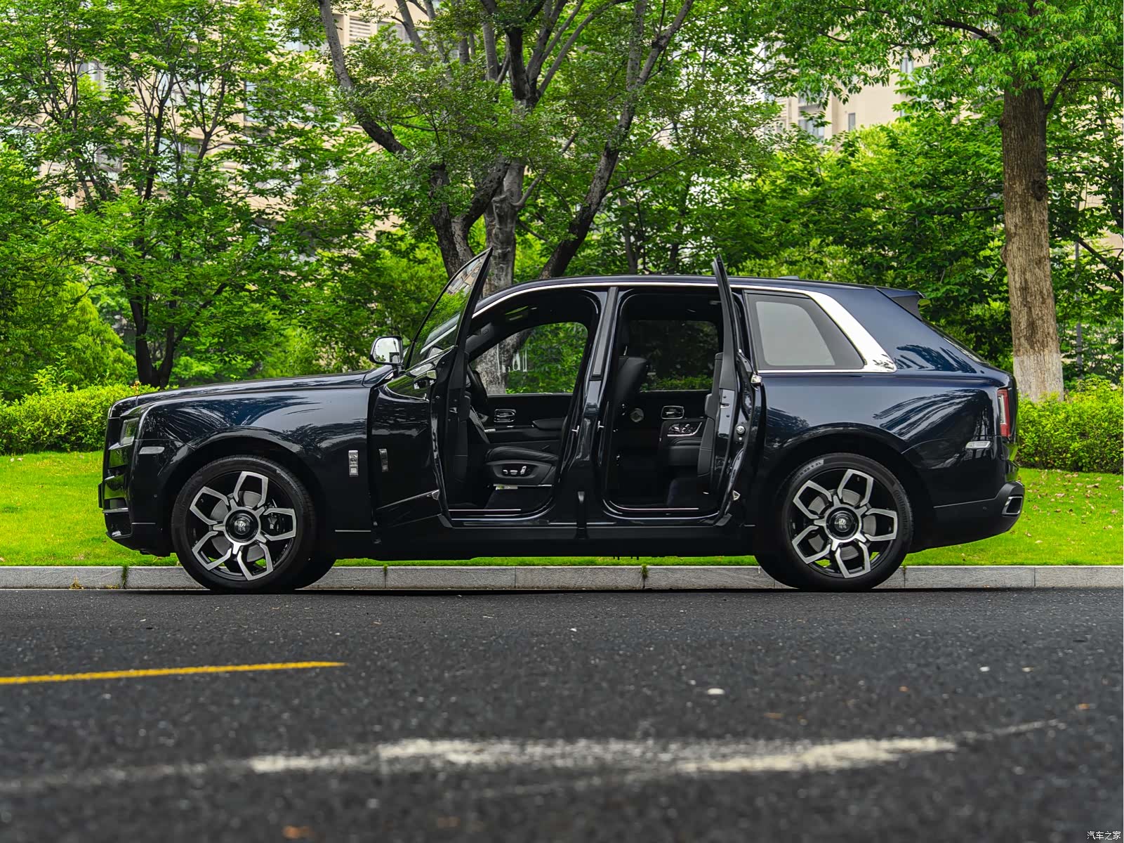 Rolls-Royce Cullinan, 2021 все фото