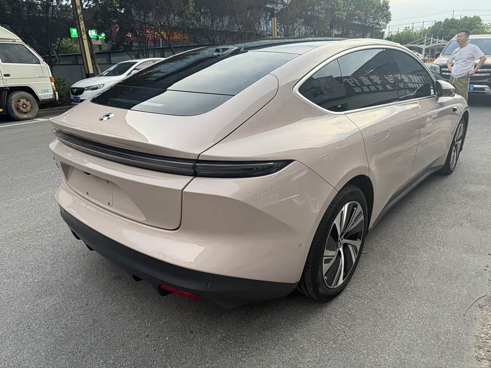 NIO ET5
