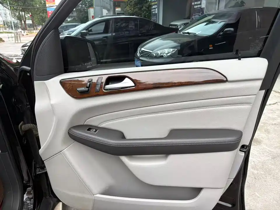 Mercedes-Benz M class