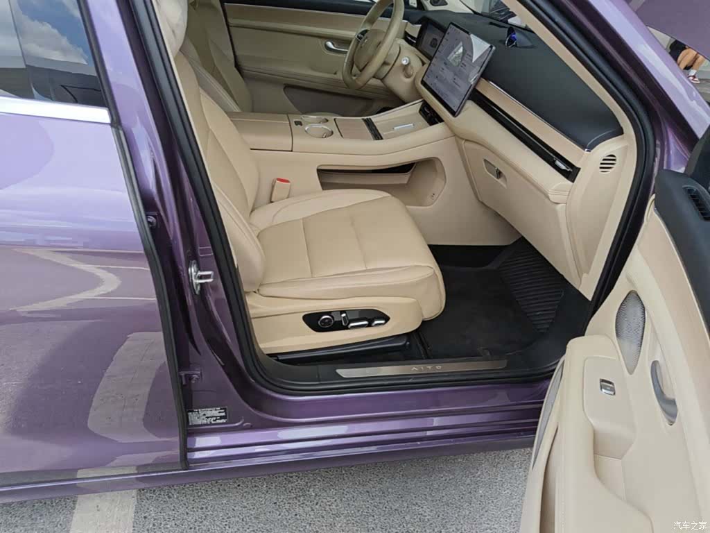 AITO M5, 2025 11