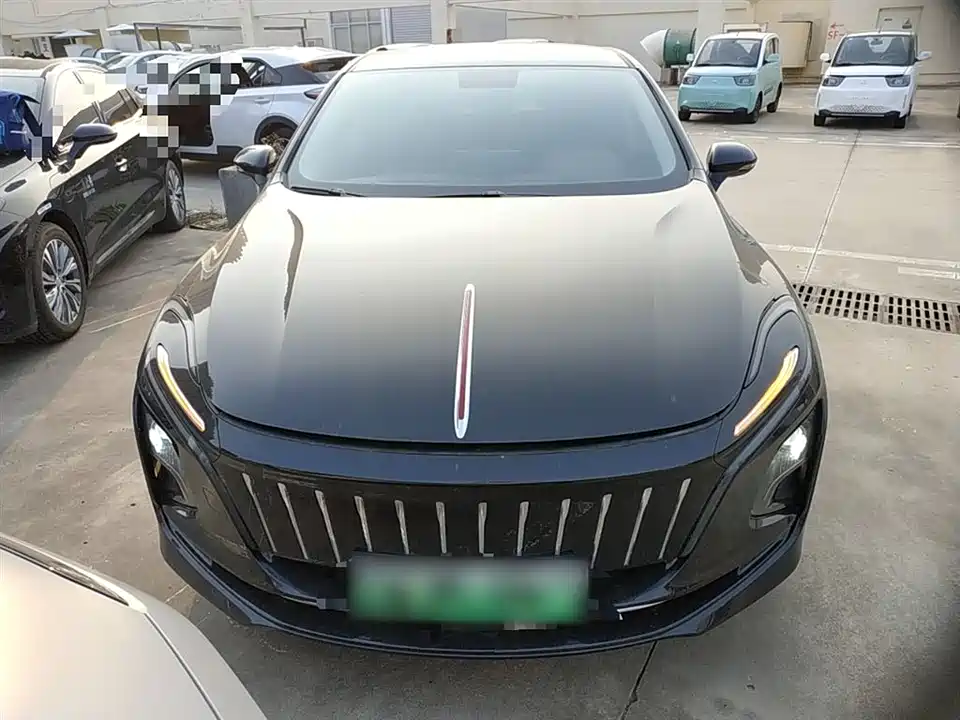 Hongqi E-QM5