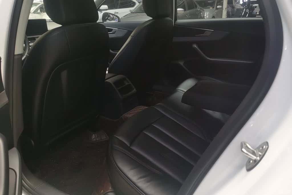 Audi A4L, 2017 11