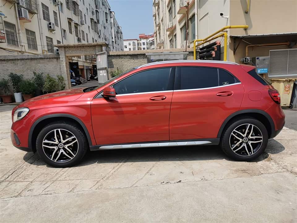 Mercedes-Benz GLA Mercedes-Benz GLA