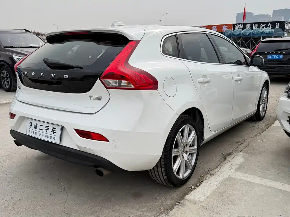 Volvo V40